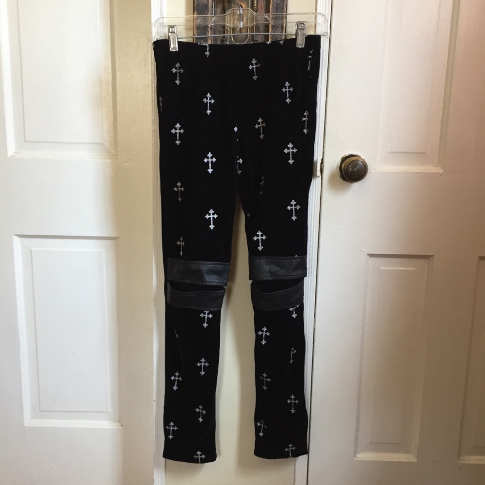 *SOLD* Black Velvet Leggings 🖤